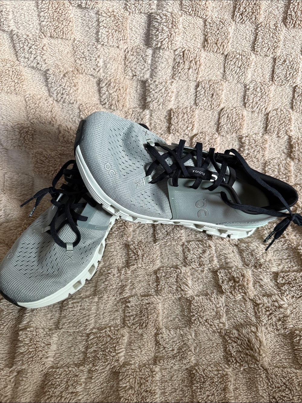On Running Men's Green Knit Athletic Shoes with Black Accents